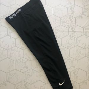 Nike Pro Crop Leggings Black and White